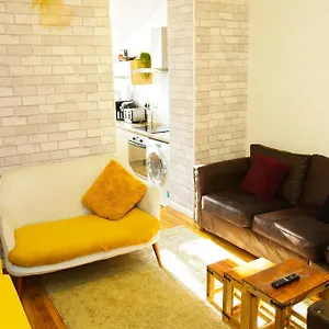 5 Bedroom House Near City. Holiday home