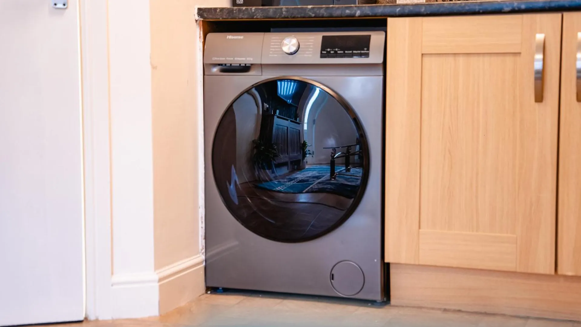 Holiday home Bright & Elegant House Near City Centre And Stadium Cardiff