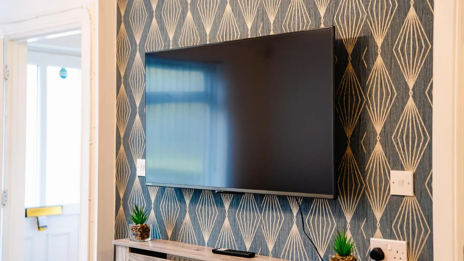 Bright & Elegant House Near City Centre And Stadium Cardiff Holiday home